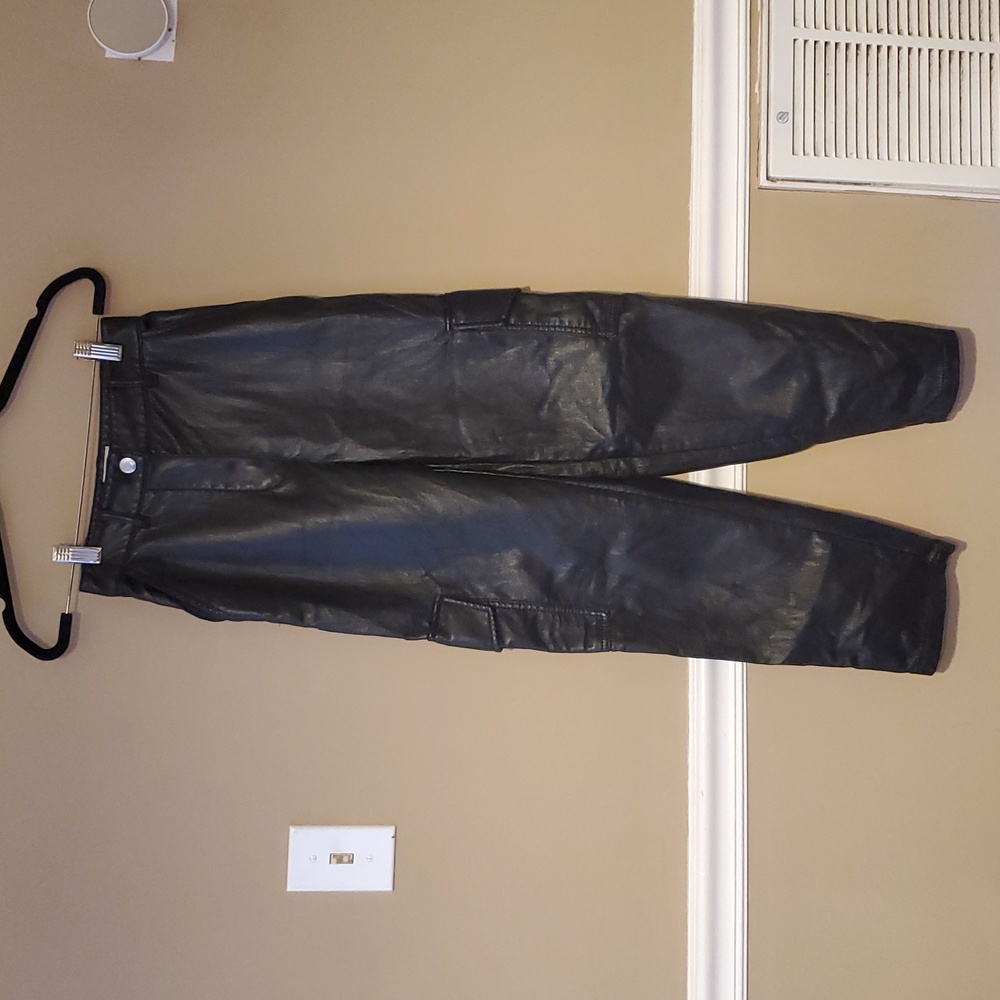 Aritzia Wilfred Modern Cargo Pants Faux Leather In Black Size 00 - Picture 3 of 12